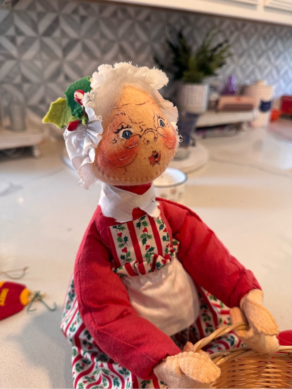 Vintage  Annalee Mobilitee 11” Santa & Mrs Claus Basket Centerpiece Set 1971